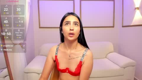 mialiore_ online show from May 31, 12:59 pm