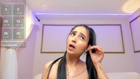 mialiore_ online show from June 3, 2:33 pm