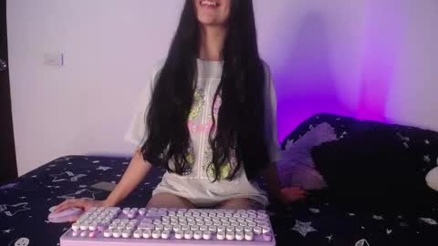 Snapshot of miamoon_ chatting on October 1, 3:38 am Mia online show from October 1, 3:38 am