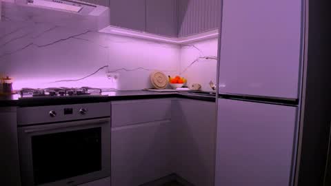 Mia online show from February 21, 7:28 pm