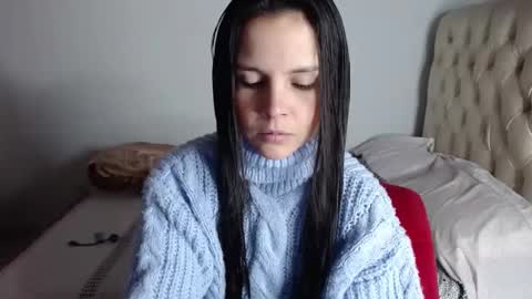 Snapshot of miarobinn_ chatting on December 4, 10:29 am miarobinn_ online show from December 4, 10:29 am