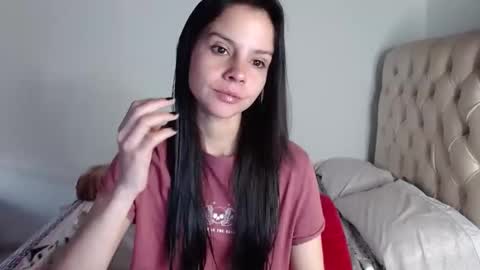 Snapshot of miarobinn_ chatting on December 3, 11:18 am miarobinn_ online show from December 3, 11:18 am