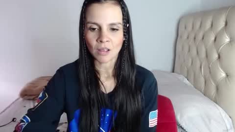 Snapshot of miarobinn_ chatting on December 1, 4:32 pm miarobinn_ online show from December 1, 4:32 pm
