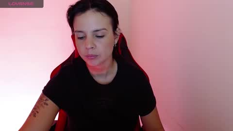 Snapshot of miarobinn_ chatting on October 8, 7:58 am miarobinn_ online show from October 8, 7:58 am