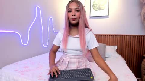 Mia Roggers online show from May 15, 4:10 am