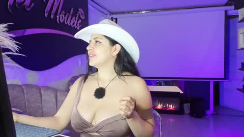 MiaHancock online show from May 11, 6:31 am