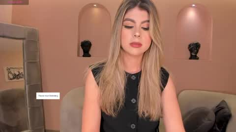 Mia Silva online show from May 24, 10:55 am