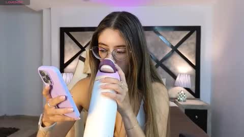 Mia online show from March 11, 8:45 pm