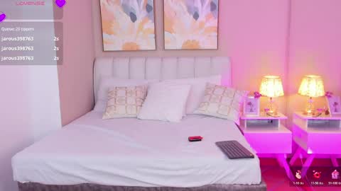 Mia online show from April 16, 9:39 pm