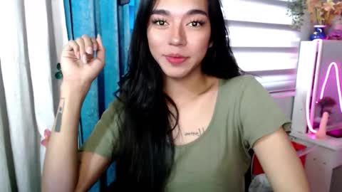 Mia online show from December 14, 10:27 pm