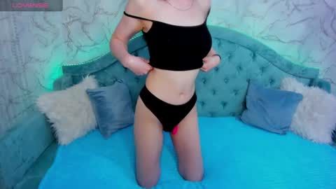 miavain online show from June 13, 1:16 am