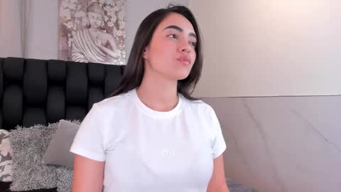 miavelvet1 online show from March 18, 2:50 am