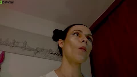 Mia online show from October 12, 1:59 pm