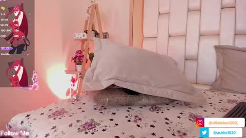Snapshot of miavillalobos_ chatting on February 8, 9:57 pm Mia Villalobos online show from February 8, 9:57 pm