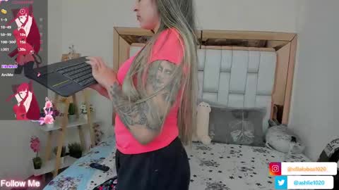 Snapshot of miavillalobos_ chatting on March 3, 9:33 am Mia Villalobos online show from March 3, 9:33 am