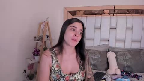 Snapshot of miavillalobos_ chatting on February 12, 10:03 am Mia Villalobos online show from February 12, 10:03 am