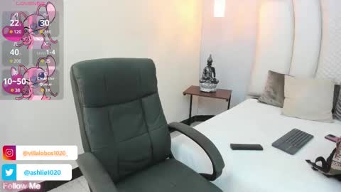 Snapshot of miavillalobos_ chatting on October 12, 4:43 pm Mia Villalobos online show from October 12, 4:43 pm