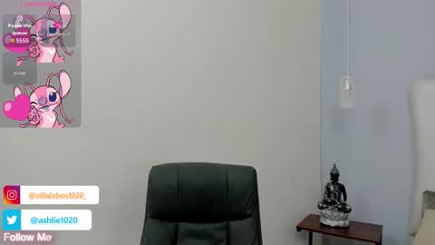 Snapshot of miavillalobos_ chatting on October 17, 12:09 pm Mia Villalobos online show from October 17, 12:09 pm