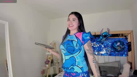 Snapshot of miavillalobos_ chatting on February 10, 4:14 pm Mia Villalobos online show from February 10, 4:14 pm