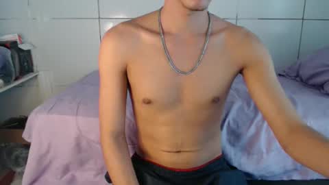 micaelrian777 online show from December 6, 7:17 pm