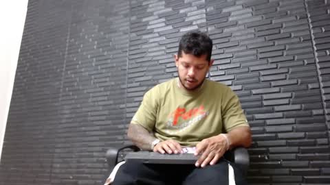 Snapshot of michael_daviss1 chatting on February 6, 2:26 pm Michael Daviss online show from February 6, 2:26 pm