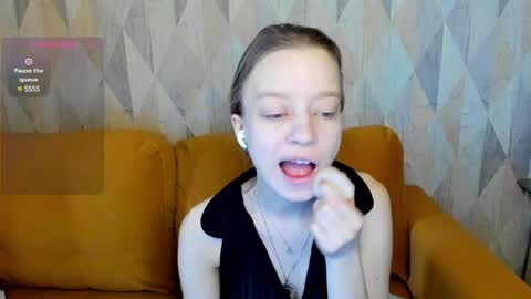 Snapshot of michelle_blond chatting on February 20, 7:23 am michelle_blond online show from February 20, 7:23 am