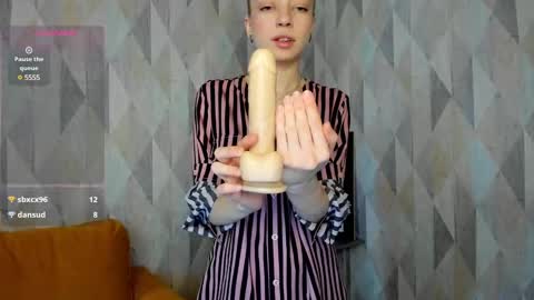 Snapshot of michelle_blond chatting on February 21, 8:07 am michelle_blond online show from February 21, 8:07 am