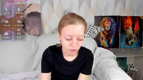Snapshot of michelle_blond chatting on October 15, 9:21 am michelle_blond online show from October 15, 9:21 am