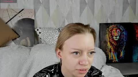 Snapshot of michelle_blond chatting on October 8, 9:15 am michelle_blond online show from October 8, 9:15 am