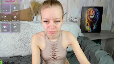 Snapshot of michelle_blond chatting on September 21, 7:01 am michelle_blond online show from September 21, 7:01 am