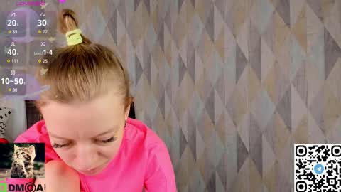 Snapshot of michelle_blond chatting on October 7, 8:32 am michelle_blond online show from October 7, 8:32 am