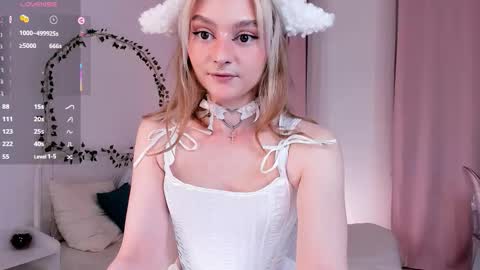 Snapshot of michellecoy chatting on September 26, 10:29 pm Michelle online show from September 26, 10:29 pm