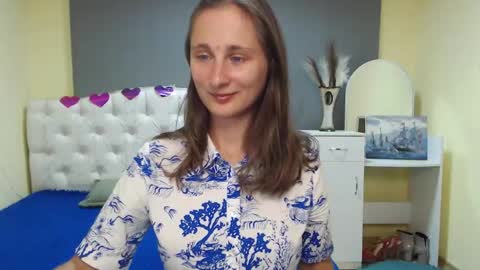 Snapshot of michellee11 chatting on September 23, 11:15 am Michel online show from September 23, 11:15 am