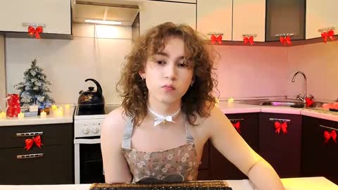 Max online show from December 25, 1:19 pm