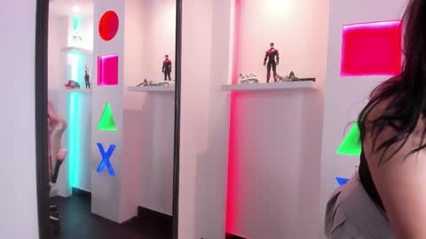 MIA  online show from October 22, 5:21 am