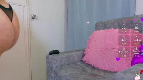 mia online show from April 4, 10:22 am