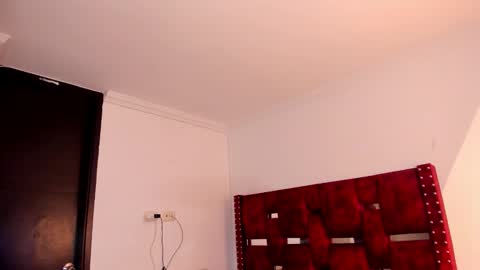 Snapshot of miiaah_kaliffa chatting on October 14, 7:44 am  MELANIE  online show from October 14, 7:44 am