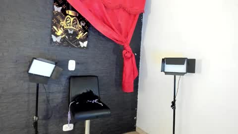 Snapshot of miiaah_kaliffa chatting on October 12, 7:56 am  MELANIE  online show from October 12, 7:56 am