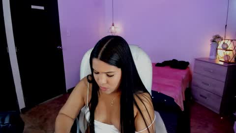 Snapshot of miiss_greyy chatting on October 11, 12:10 pm miiss_greyy online show from October 11, 12:10 pm