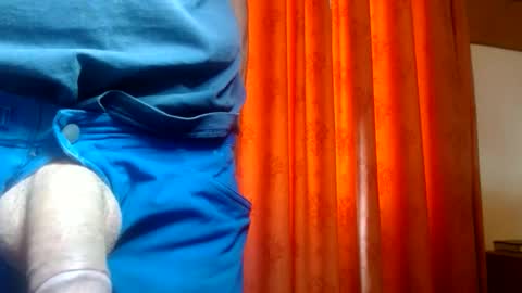 Snapshot of miister_macky chatting on October 9, 8:53 am miister macky online show from October 9, 8:53 am