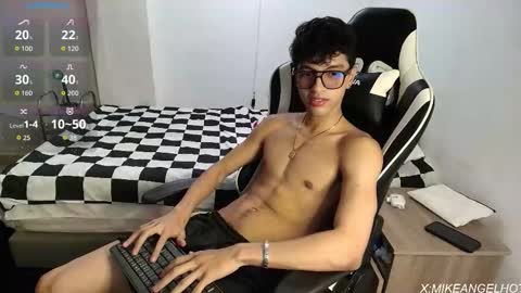 Mike Pineapple online show from February 19, 3:49 am