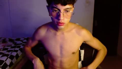 Snapshot of mike_pineapple chatting on October 12, 5:22 am Mike Pineapple online show from October 12, 5:22 am