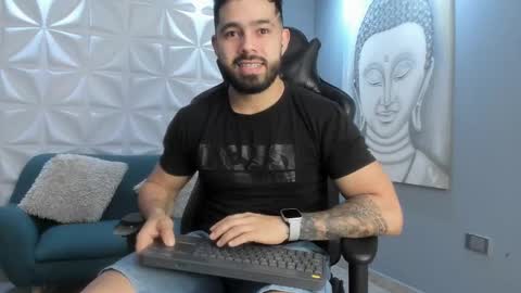 Mike Blare online show from January 2, 7:07 pm