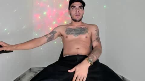 mikee_scooth online show from April 19, 9:50 pm