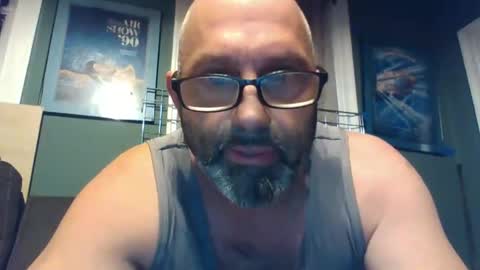 Snapshot of mikeweis1018 chatting on September 21, 5:22 am mikeweis1018 online show from September 21, 5:22 am