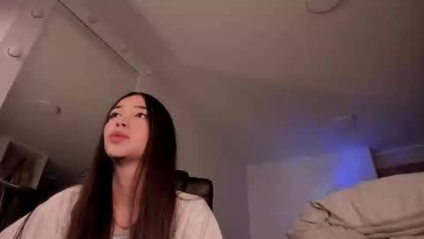 Snapshot of mikeyvioleta chatting on October 17, 1:31 am VIOLETAMIKE online show from October 17, 1:31 am