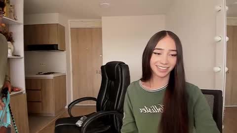 Snapshot of mikeyvioleta chatting on September 25, 6:59 pm VIOLETAMIKE online show from September 25, 6:59 pm