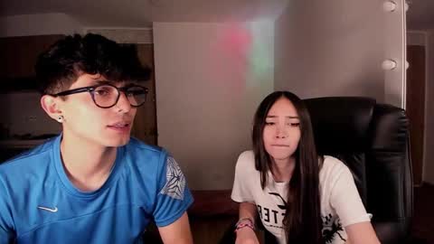 Snapshot of mikeyvioleta chatting on October 5, 5:27 am VIOLETAMIKE online show from October 5, 5:27 am