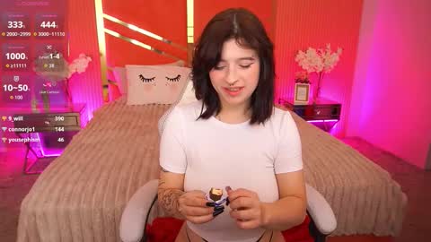 Snapshot of mikiikiwi chatting on October 1, 12:32 am Miki online show from October 1, 12:32 am