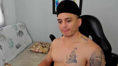 Snapshot of mikke_love chatting on February 20, 6:03 pm MIKKE online show from February 20, 6:03 pm
